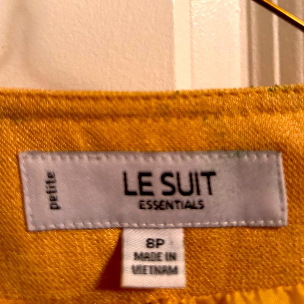 Gorgeous and elegant LE SUIT 8 petite skirt suit